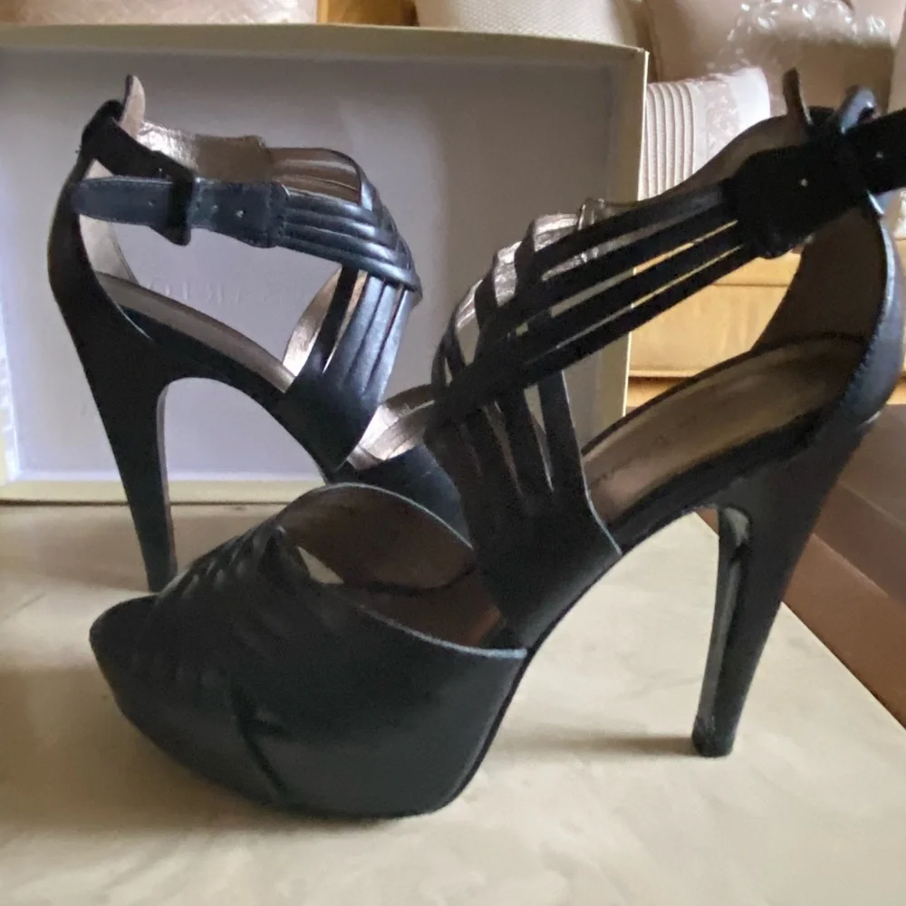 Por La Victoire Leather, black, 4 inch heel with platform. - Picture 2 of 5